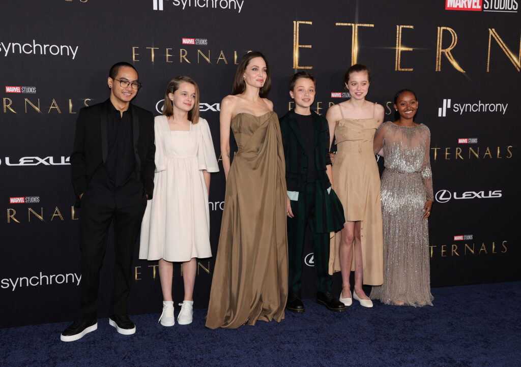 Hija De Angelina Jolie Asiste A Premier Con Famoso Vestido De Su Mam Hija De Angelina Jolie Asiste A Premier Con Famoso Vestido De Su Mamá - 2026 - El Botón