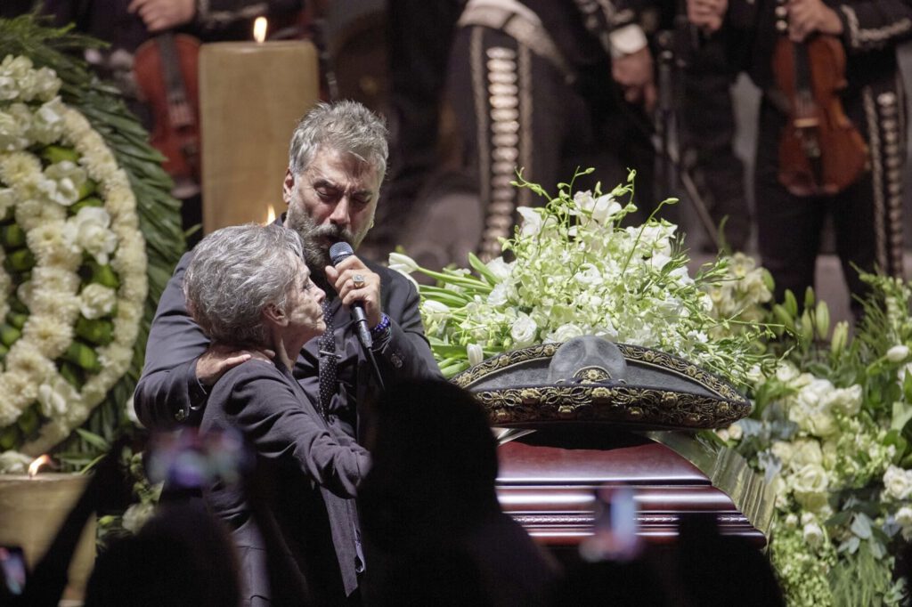 Descarga 1 Así Se Vivió El Homenaje De Cuerpo Presente A Vicente Fernández En La Arena Vfg - 2026 - El Botón
