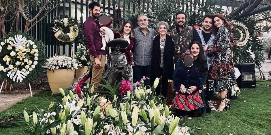 Familia De Vicente Fernandez Celebra La Primera Navidad Sin El Charro De Huentitan Así Celebró La Familia Fernández Su Primera Navidad Sin Vicente - 2026 - El Botón