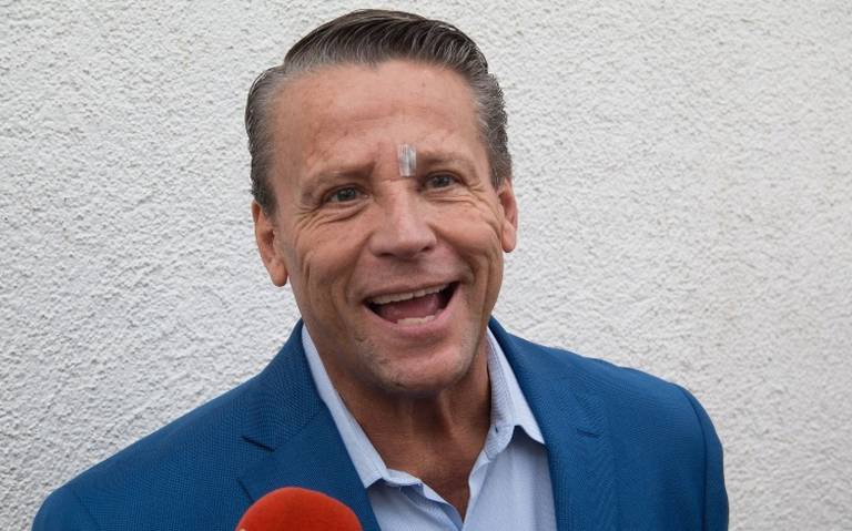 Alfredo Adame Captan A Alfredo Adame Besando A Misteriosa Mujer En Público - 2026 - El Botón