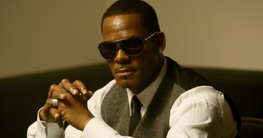 R. Kelly es declarado culpable por pornografía y abuso sexual R. Kelly es declarado culpable por pornografía y abuso sexual