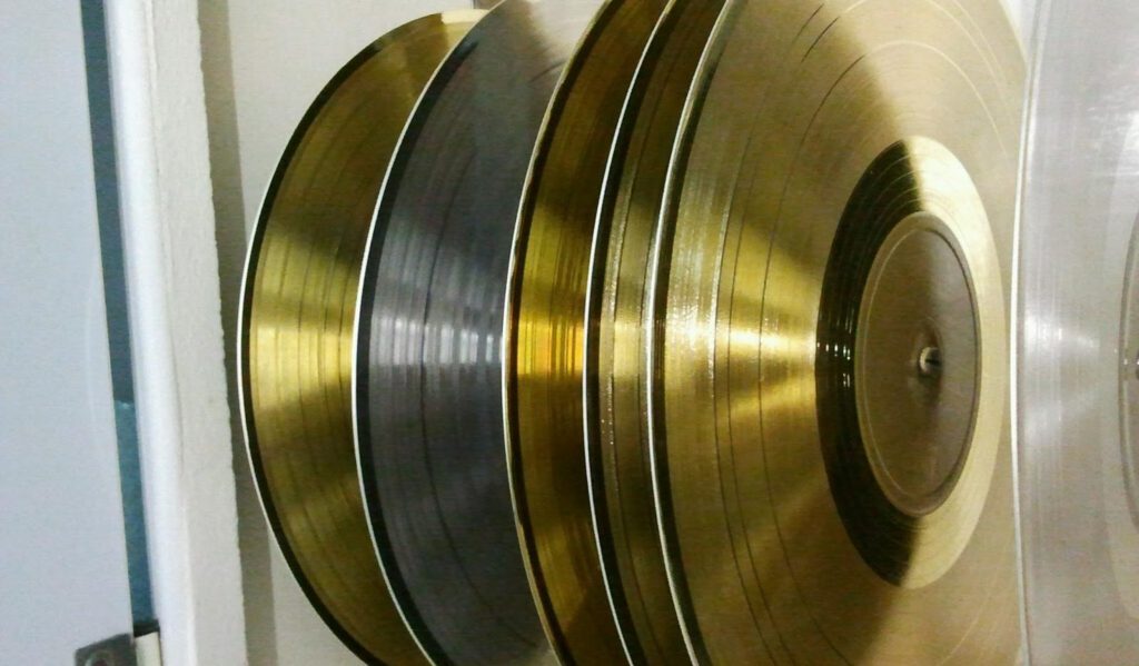 Discos De Oro E1665436015380 El Disco De Uranio, Un Premio Que Solo Los Íconos Poseen - 2026 - El Botón