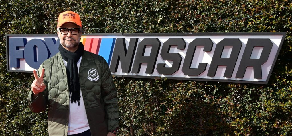 Jaime Camil Cantó Mal El Himno De Estados Unidos En La Nascar