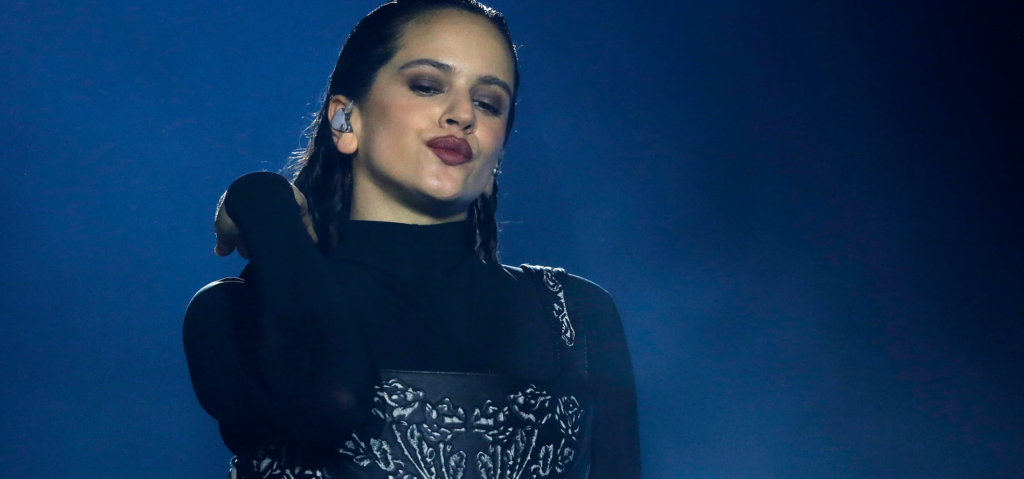 El Cabello De Rosalía Se Quedó Enredado En Un Ventilador Durante Show