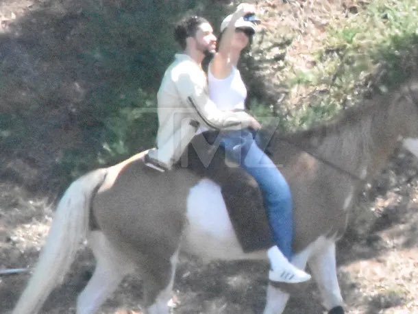 Fs3Xt92Wyaiezhr Así Fue La Cita De Bad Bunny Y Kendall Jenner A Caballo - 2026 - El Botón