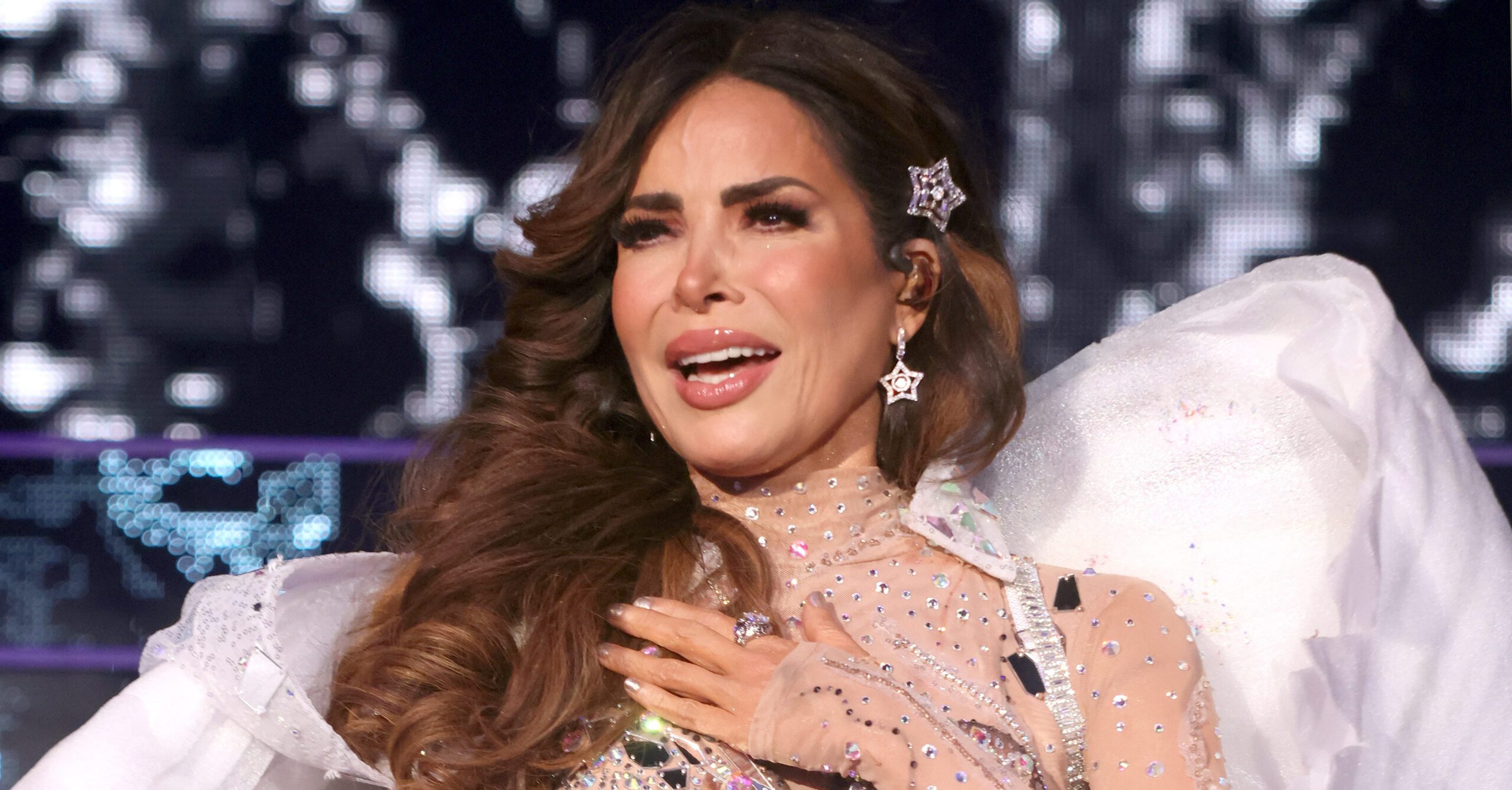 Gloria Trevi explotó en show porque la siguen relacionando con Sergio Andrade Gloria Trevi explotó en show porque la siguen relacionando con Sergio Andrade