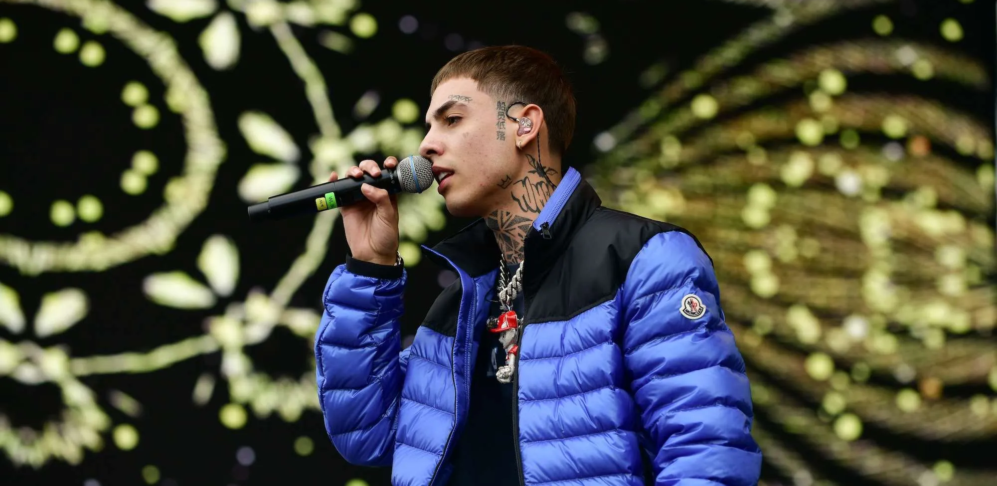 Natanael Cano invitó a cantar a fan y terminó insultándolo Natanael Cano invitó a cantar a fan y terminó insultándolo