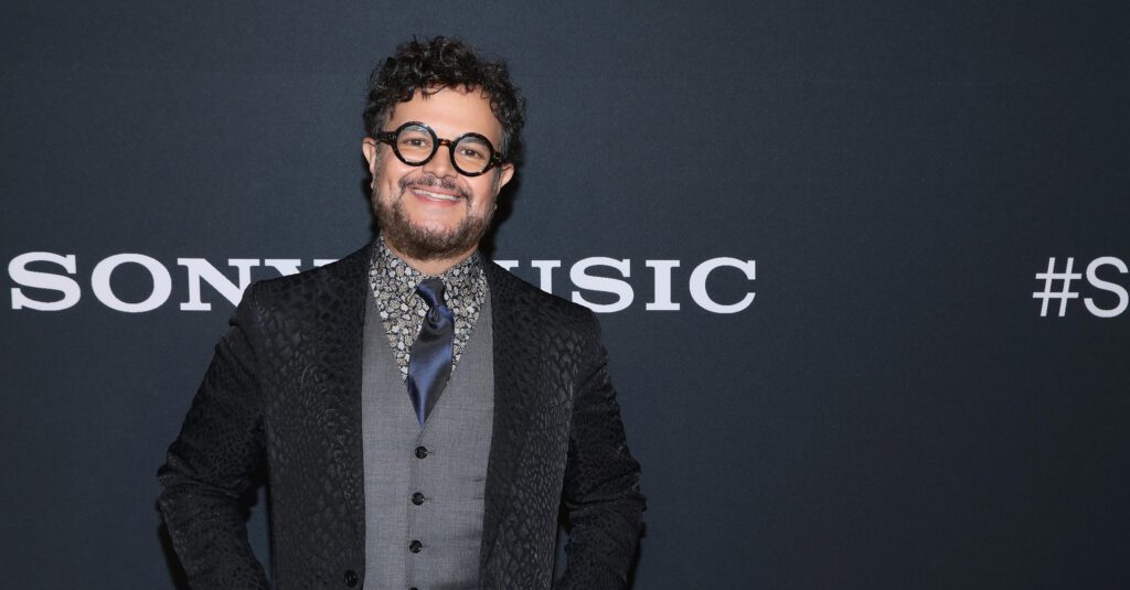 Aleks Syntek, El Gran Genio De La Música Pop, Visitó Los Nuevos Estudios De Súper Estrella Online En Los Ángeles