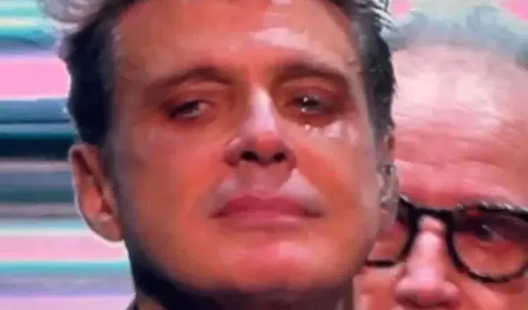 Crop W828 H691 Luis Miguel Focus 0 0 750 440 Jpg ¡Ay No! Luis Miguel Rompió En Llanto Durante Su Concierto - 2026 - El Botón