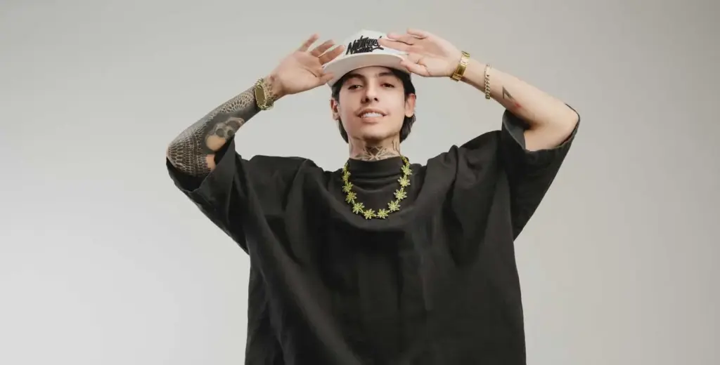 Natanael Cano Cr Fernando Uzcanga Feruzcanga Billboard 1548 E1693942761107 La Razón Por La Que Natanael Cano No Puede Cantar ‘Cuerno Azulado’ En Vivo - 2026 - El Botón