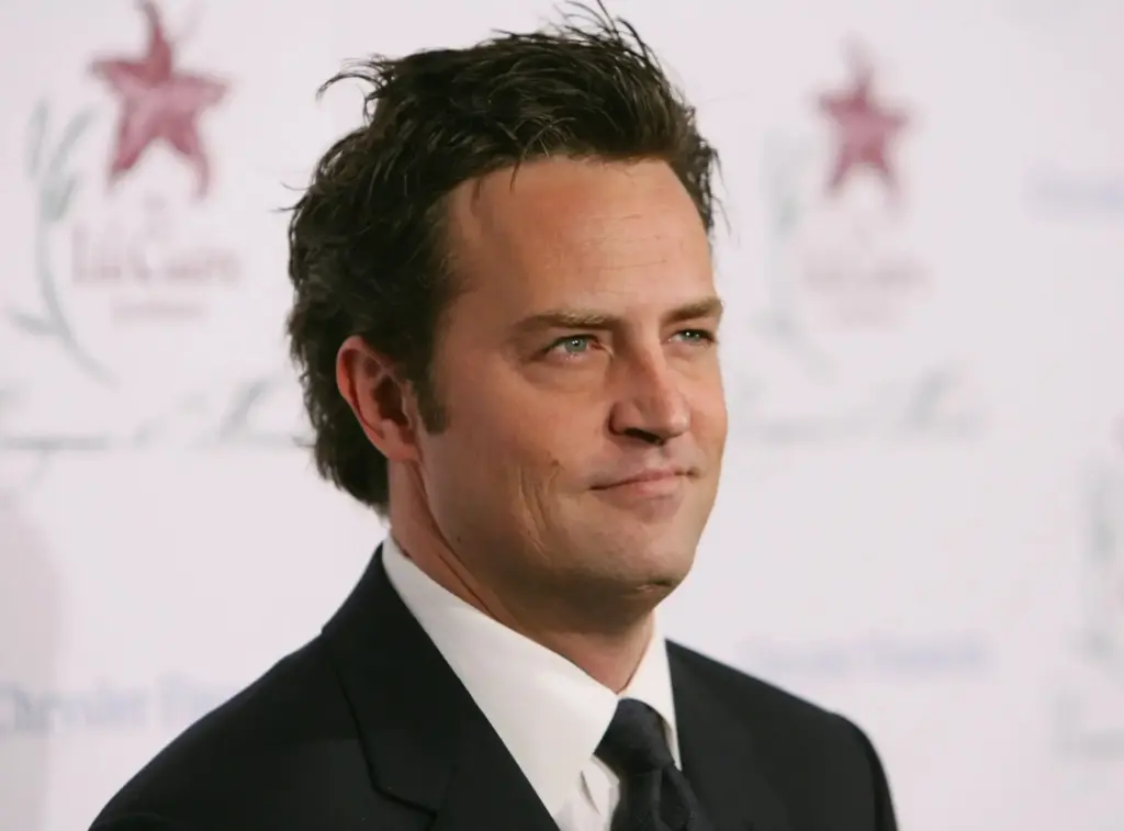 Gettyimages 72171256 Jpg Scaled 1 Falleció Matthew Perry, Actor De Friends, A Los 54 Años ¿De Qué Murió? - 2026 - El Botón